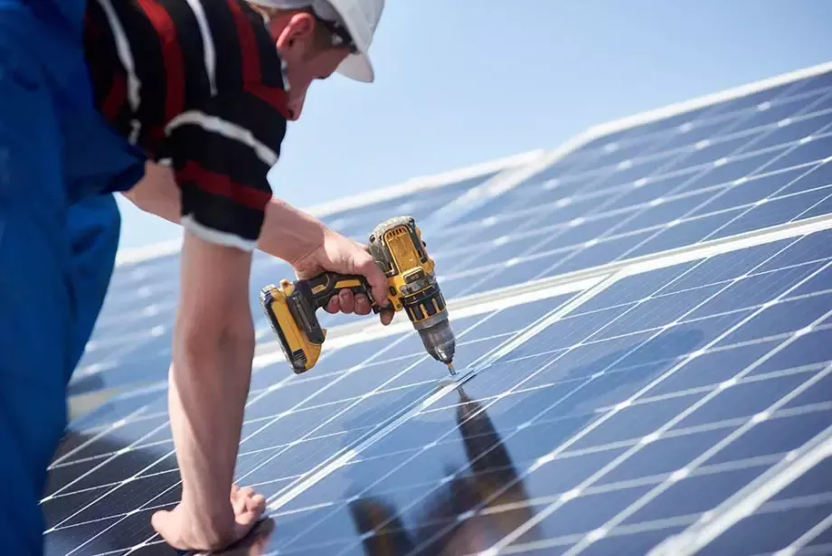 Installation de panneaux photovoltaïques à Escandolières